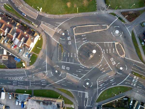 08. യുകെയിലെ മാജിക് റൗണ്ടെബൗട്ട്