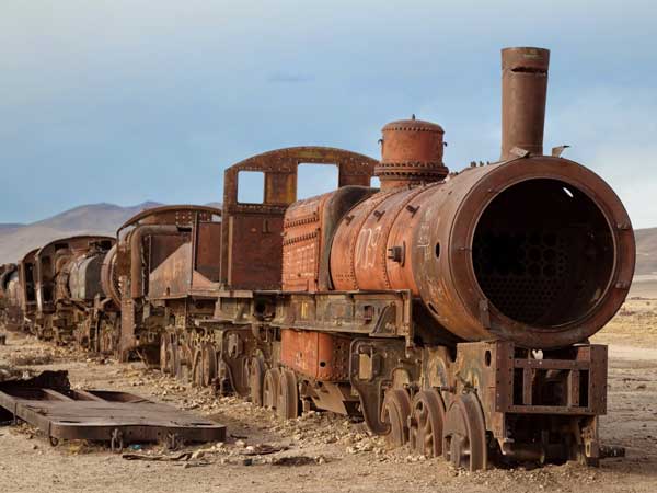 04. ബൊളിയിവിയയിലെ ട്രെയിന്‍ ശ്മശാനം