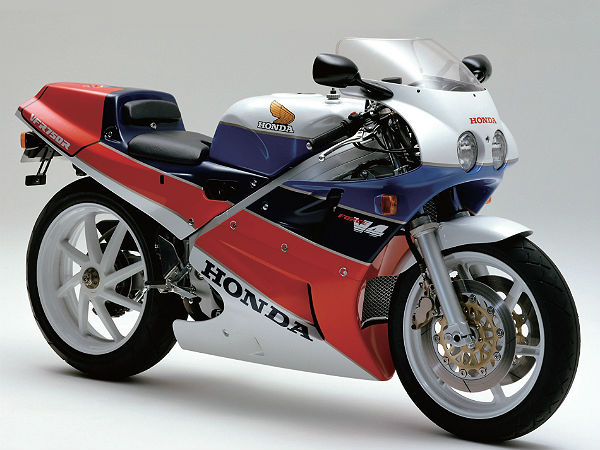 07. ഹോണ്ട ആര്‍സി30