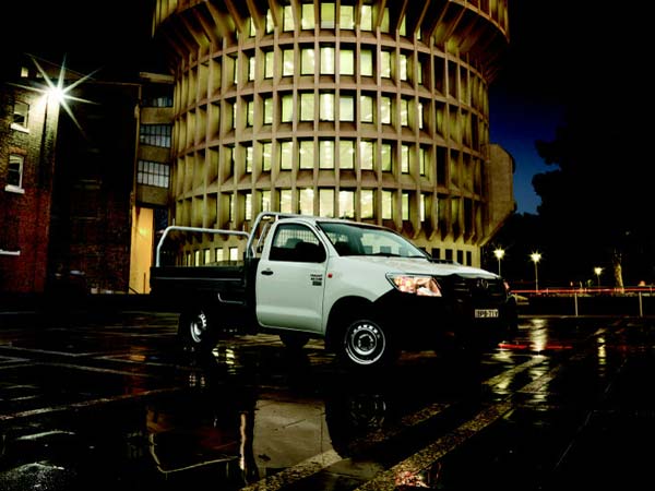 ഐസിസ് തീവ്രവാദികള്‍ എന്തുകൊണ്ട് ഹിലക്‌സ് ട്രക്കുപയോഗിക്കുന്നു?