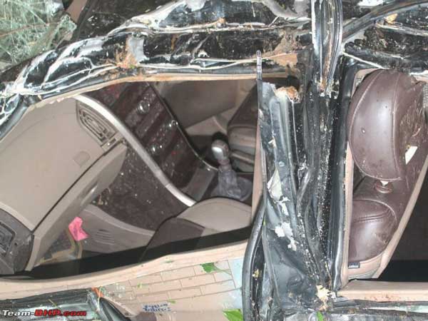 മഹീന്ദ്ര എക്സ്‌യുവി അപകടം: സൈഡ് എയർബാഗുകൾ പ്രവർത്തിച്ചില്ലെന്ന്