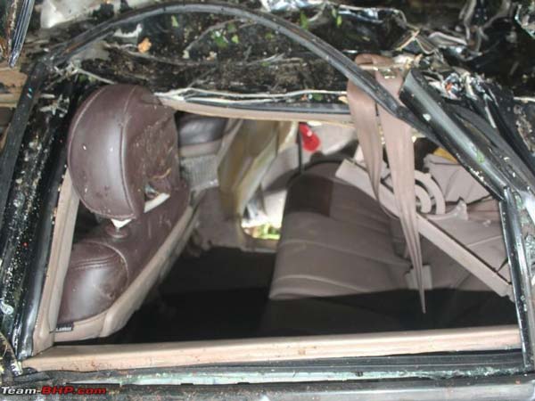 മഹീന്ദ്ര എക്സ്‌യുവി അപകടം: സൈഡ് എയർബാഗുകൾ പ്രവർത്തിച്ചില്ലെന്ന്