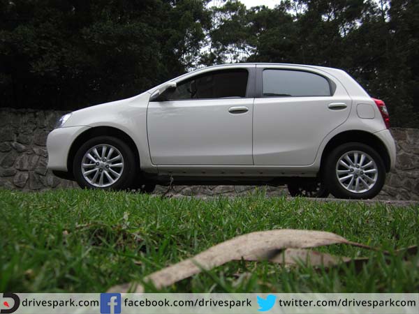 04. ടൊയോട്ട എട്യോസ് ലിവ