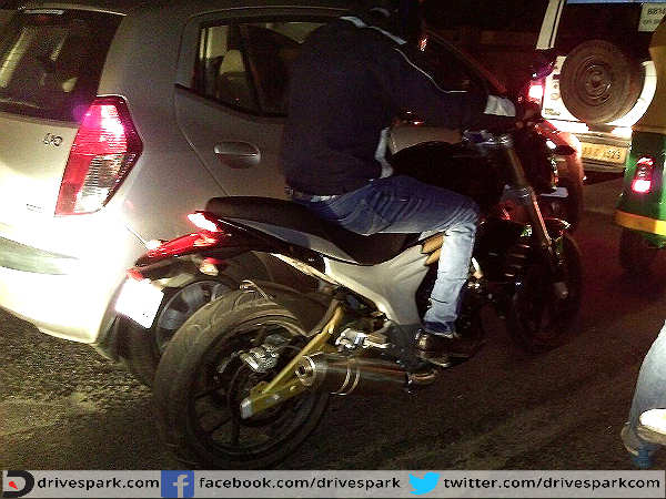 മഹീന്ദ്ര മോജോ ബങ്കളുരു എംജി റോഡിൽ!