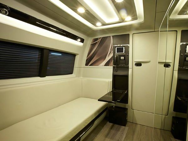 ഷാരൂഖ് നിർമിച്ചത് ബോളിവുഡിലെ ഏറ്റവും വിലയേറിയ വാനിറ്റി വാൻ