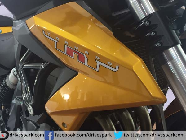 ഫീച്ചേഴ്സ്