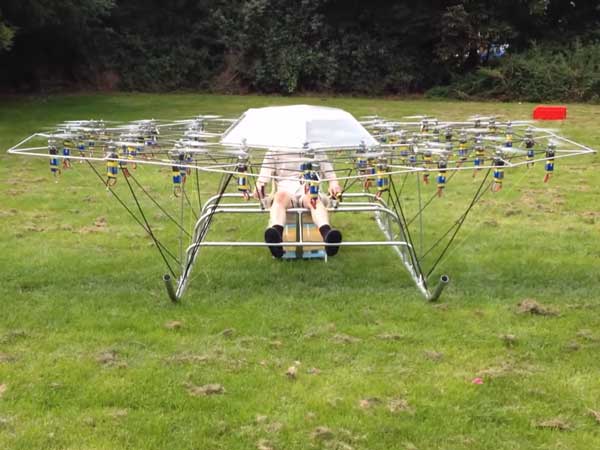 54 ആളില്ലാവിമാനങ്ങൾ കൊണ്ട് ഒരു ഹെലികോപ്റ്റർ