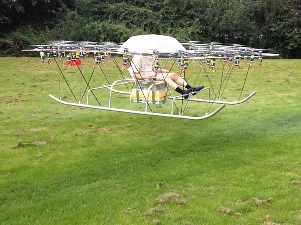 54 ആളില്ലാവിമാനങ്ങൾ കൊണ്ട് ഒരു ഹെലികോപ്റ്റർ