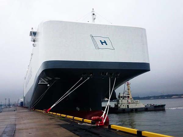 8500 കാറുകളുമായി ഈ കപ്പലെത്തിയാൽ 42 കിമി ട്രാഫിക് ജാം!