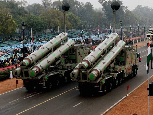 ബ്രഹ്മോസ് മിസ്സൈൽ യുദ്ധവിമാനത്തോടു ചേർക്കുന്നു!