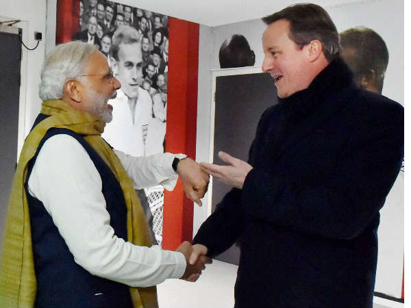 നരേന്ദ്ര മോഡി ജാഗ്വർ പ്ലാന്റിലെത്തി; ഫോട്ടോയെടുത്തു