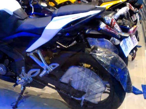 പൾസർ ആർഎസ്200 ഇനി വെള്ള നിറത്തിലും കിട്ടും!