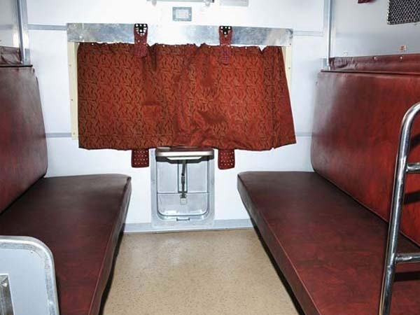  'മെയ്ക്ക് ഇൻ ഇന്ത്യ' ആഡംബര കോച്ചുകൾ വരവായി