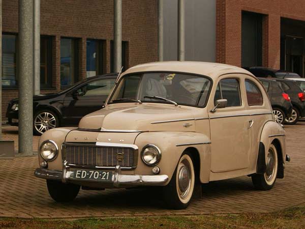 ത്രീ പോയിന്റ് സീറ്റ് ബെൽറ്റ് ഉള്ള ആദ്യ കാർ-വോൾവോ പിവി544