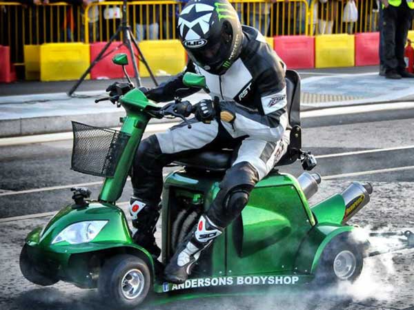 വേഗതയിൽ ഗിന്നസ് വേൾഡ് റെക്കോർഡ് കരസ്ഥമാക്കിയ സ്കൂട്ടർ