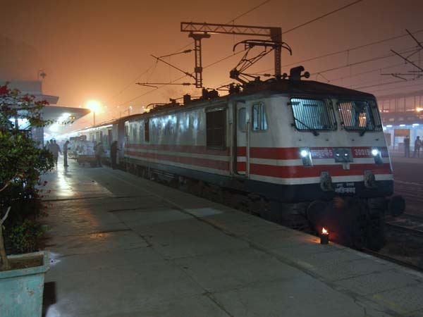 1. ഇന്ത്യയിലെ ഏറ്റവും വേഗതയുള്ള ട്രെയിൻ