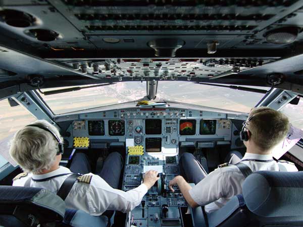 പൈലറ്റുകൾക്ക് പ്രവൃത്തി പരിചയമുണ്ടാകണമെന്നില്ല