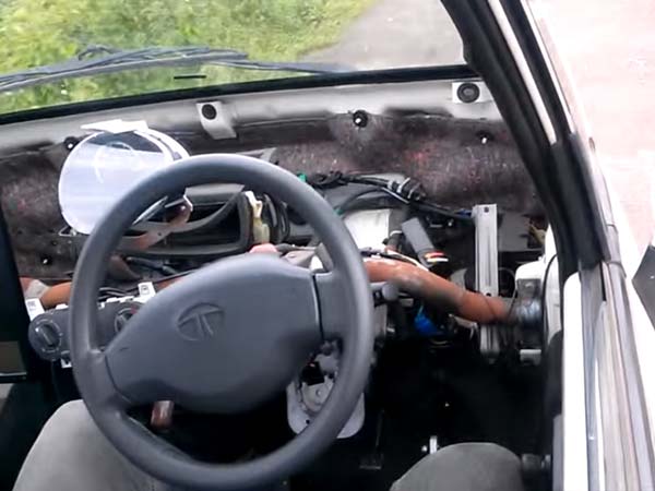  ഇന്ത്യയുടെ അഭിമാനം : ടാറ്റാ നാനോ സെൽഫ് ഡ്രൈവിംഗ് കാർ