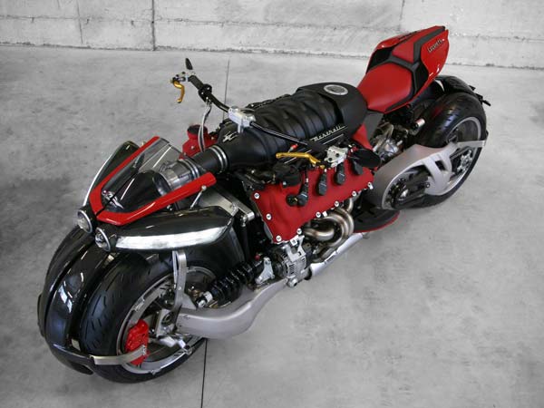 മസെരാട്ടി എൻജിൻ ഘടിപ്പിച്ച ഭീമൻ ക്വാഡ് ബൈക്ക്