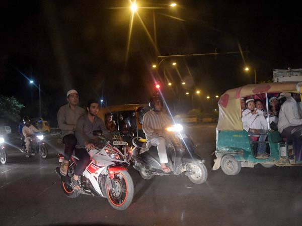 ലൈറ്റിടാതെ വണ്ടിയോടിക്കൽ