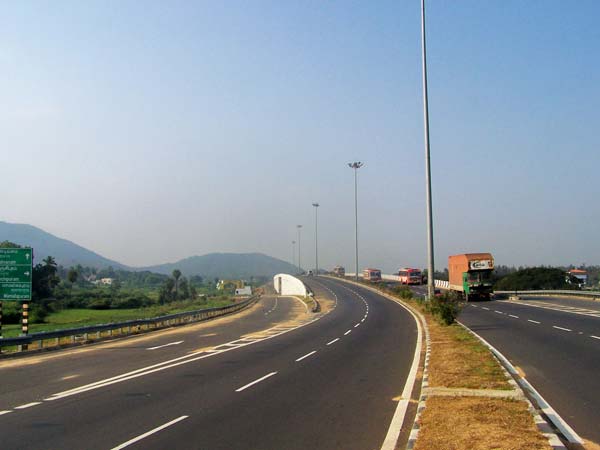 ചെന്നൈ-പോണ്ടിച്ചേരി ഈസ്റ്റ്കോസ്റ്റ് റോഡ് വഴി