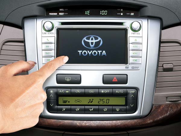  ഫീച്ചറുകൾ: പഴയ ഇന്നോവ 