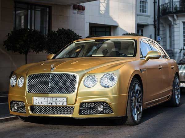 ലണ്ടൻ ചുറ്റിയടിക്കാനെത്തിയ സൗദിക്കാരനും ഒപ്പം 4 സ്വർണകാറുകളും