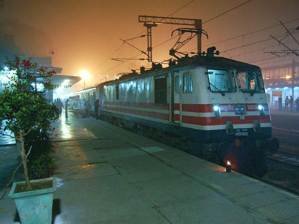  ഹോസ്റ്റസ്‍മാരും വിമാനതുല്യ സജ്ജീകരണങ്ങളുമായി ഗാട്ടിമാൻ എക്സ്പ്രസൊരുങ്ങി..