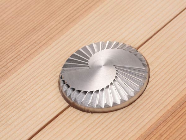 തടിയിൽ തീർത്തൊരു ടൊയോട്ട കാർ