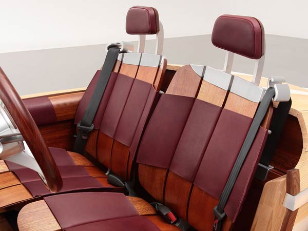 തടിയിൽ തീർത്തൊരു ടൊയോട്ട കാർ