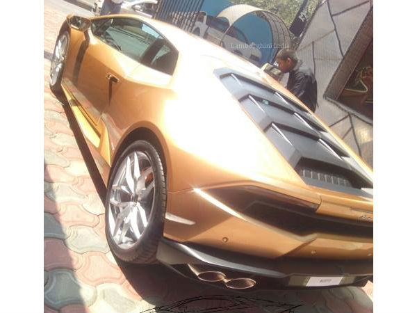 ഇന്ത്യയിലെത്തിയ സ്വർണ ഹുറാകാൻ സ്വന്തമാക്കിയ ആദ്യ വനിത