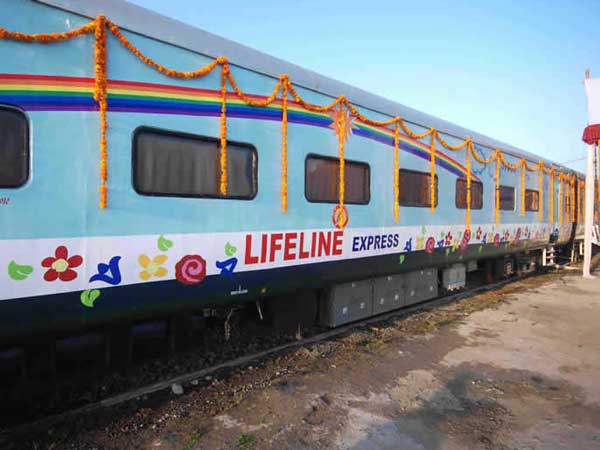 ഇന്ത്യയുടെ അഭിമാനമായ ലോകത്തിലെയാദ്യത്തെ ഹോസ്പിറ്റൽ ട്രെയിൻ