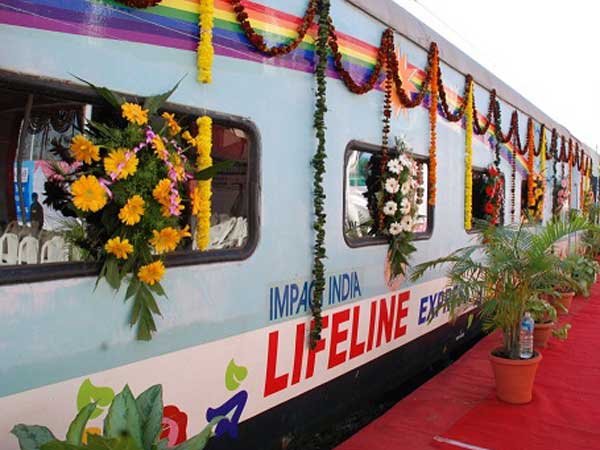 ഇന്ത്യയുടെ അഭിമാനമായ ലോകത്തിലെയാദ്യത്തെ ഹോസ്പിറ്റൽ ട്രെയിൻ