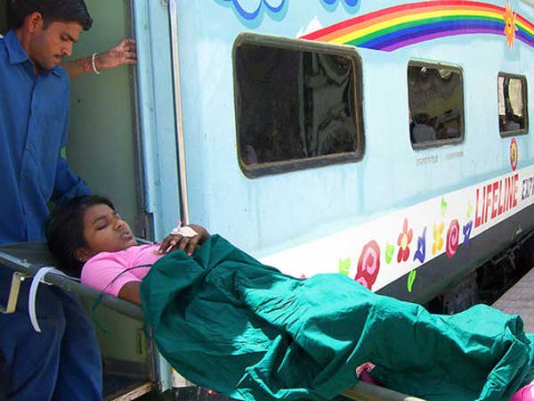 ഇന്ത്യയുടെ അഭിമാനമായ ലോകത്തിലെയാദ്യത്തെ ഹോസ്പിറ്റൽ ട്രെയിൻ