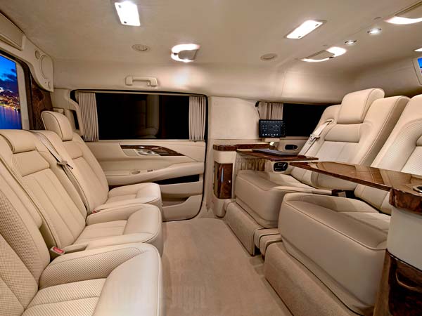 പ്രൈവറ്റ് ജെറ്റിനേക്കാളും ആഡംബരതയുള്ള ക്യാഡിലാകുമായൊരു കോടീശ്വരൻ