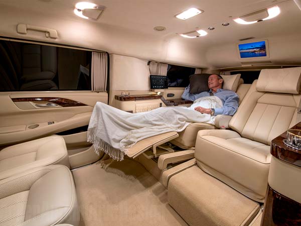 കൂടുതൽ ചിത്രങ്ങളിലേക്ക്