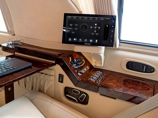 കൂടുതൽ ചിത്രങ്ങളിലേക്ക്