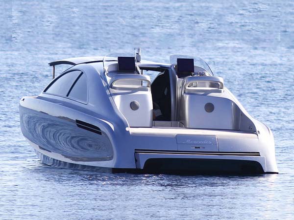 റേസ് കാർ രൂപത്തിൽ ഉല്ലാസബോട്ടുമായി ബെൻസ്