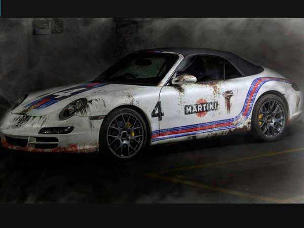 കോഴിക്കോട് അങ്ങാടിയിലെ കോലംകെട്ടൊരു പോഷെ