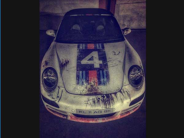 കോഴിക്കോട് അങ്ങാടിയിലെ കോലംകെട്ടൊരു പോഷെ