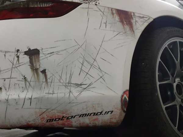 കോഴിക്കോട് അങ്ങാടിയിലെ കോലംകെട്ടൊരു പോഷെ