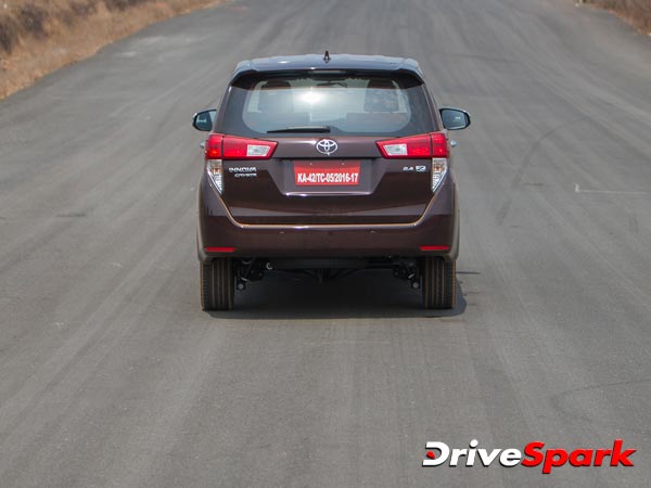 പഴയ ഇന്നോവ സ്പെസിഫിക്കേഷനുകൾ