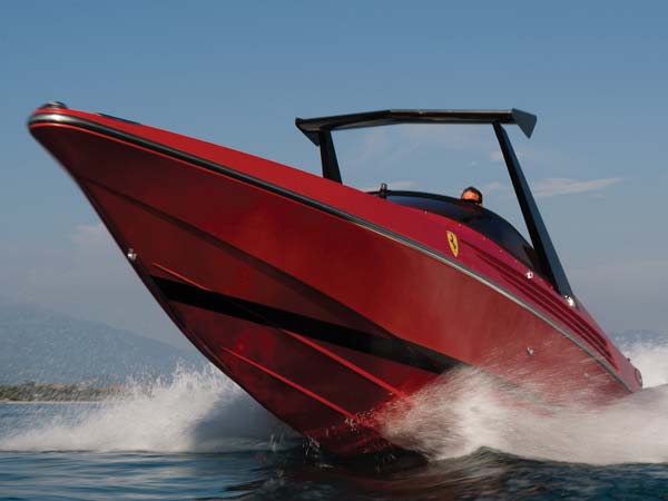 തൊണ്ണൂറുകളിലെ ഫെരാരി സ്പീഡ്ബോട്ട് ലേലത്തിന്