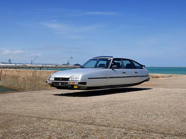 ഈ ഫ്ലയിംഗ് കാറുകൾ ഭാവിയുടെ വാഗ്ദാനമോ?