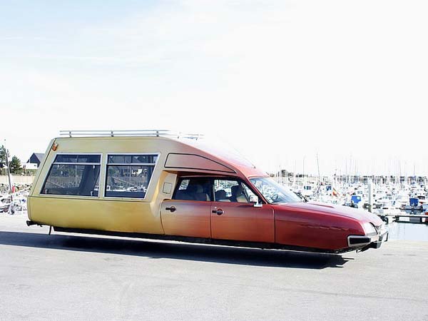 ഈ ഫ്ലയിംഗ് കാറുകൾ ഭാവിയുടെ വാഗ്ദാനമോ?