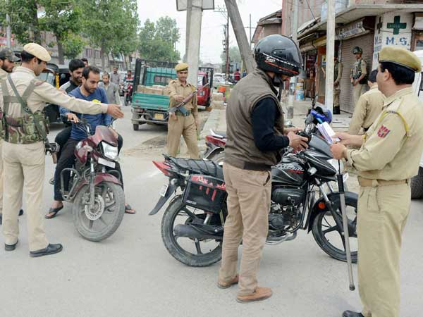  ട്രാഫിക് നിയമം തെറ്റിച്ചാൽ ശിക്ഷ മുടി മുറിക്കൽ