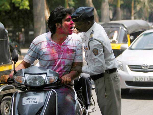  ട്രാഫിക് നിയമം തെറ്റിച്ചാൽ ശിക്ഷ മുടി മുറിക്കൽ