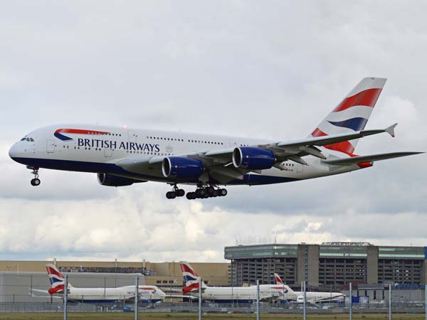 ഭീതിയുയർത്തി ചതുരാകൃതി കൈവരിച്ച ടയറുമായി വിമാനം പറന്നിറങ്ങി