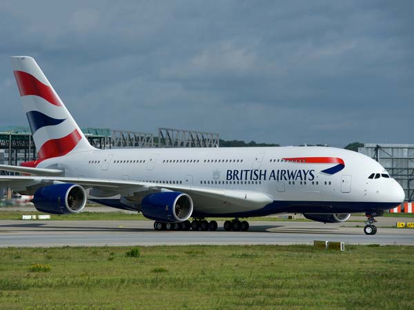 ഭീതിയുയർത്തി ചതുരാകൃതി കൈവരിച്ച ടയറുമായി വിമാനം പറന്നിറങ്ങി