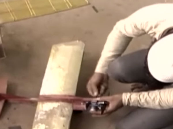 മാരുതി വാൻ എൻജിൻ കൊണ്ടുള്ള വിമാനവുമായി ഒരു ചെറുപ്പക്കാരൻ